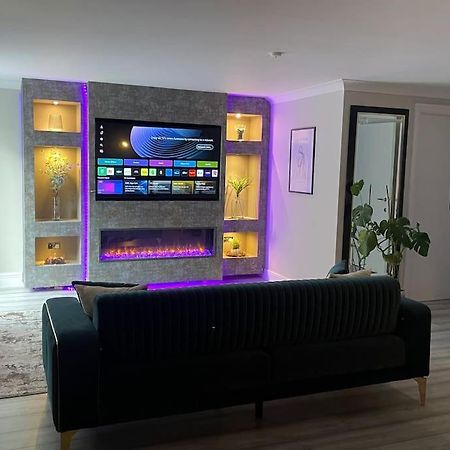 The Exclusive Jacuzzi Apartment 伯明翰 外观 照片