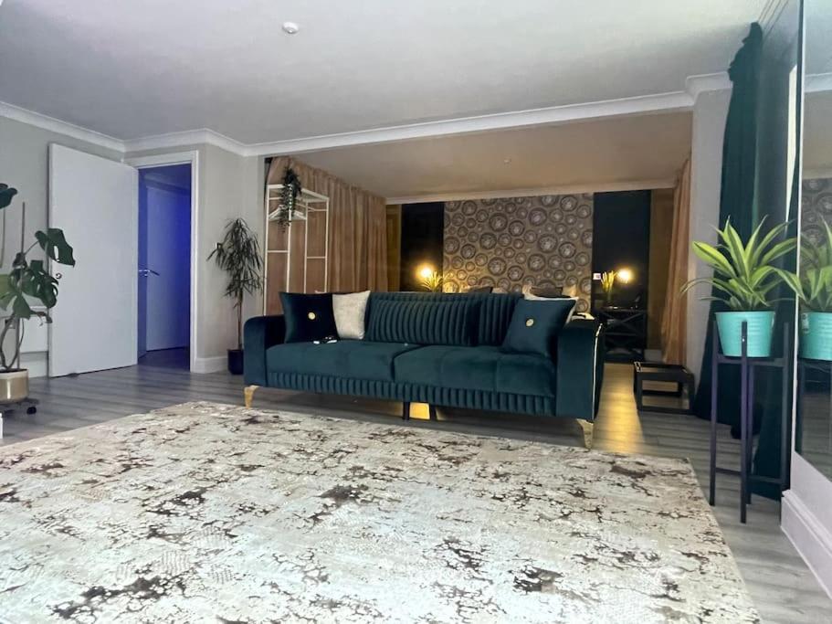 The Exclusive Jacuzzi Apartment 伯明翰 外观 照片