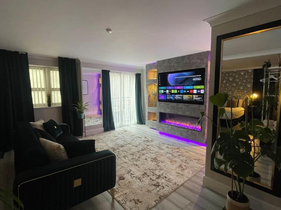 The Exclusive Jacuzzi Apartment 伯明翰 外观 照片