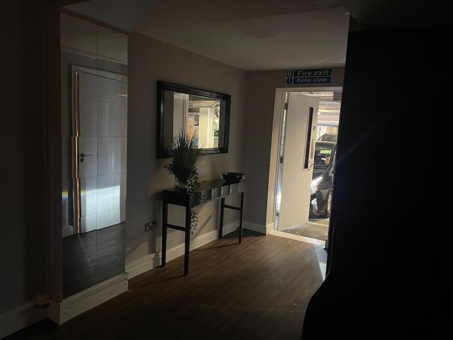 The Exclusive Jacuzzi Apartment 伯明翰 外观 照片