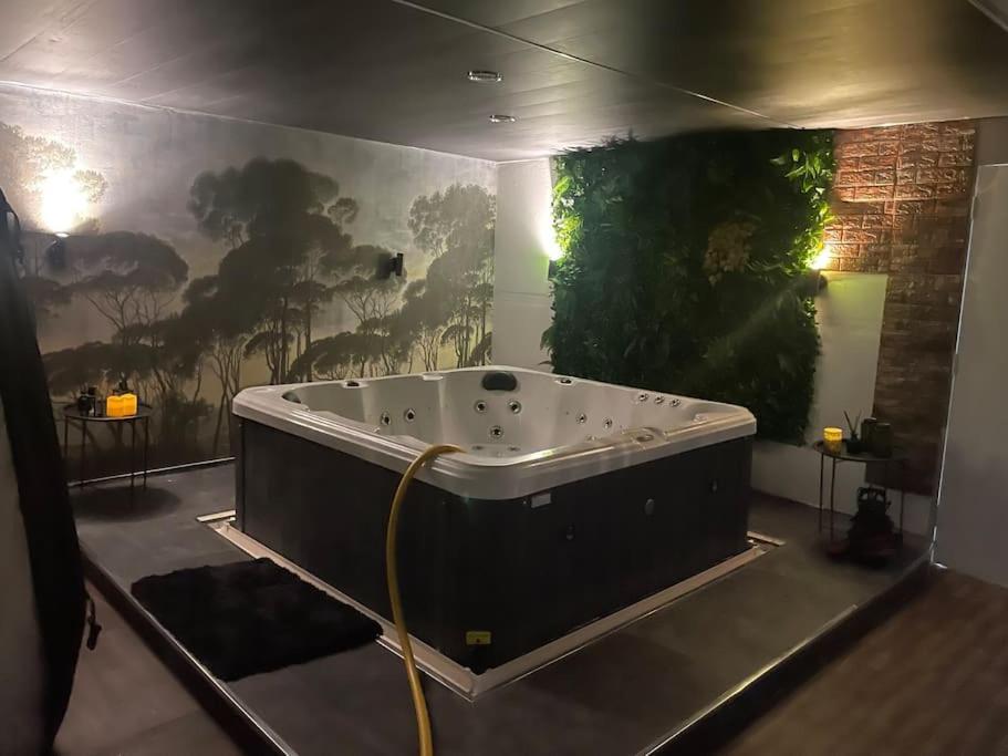 The Exclusive Jacuzzi Apartment 伯明翰 外观 照片